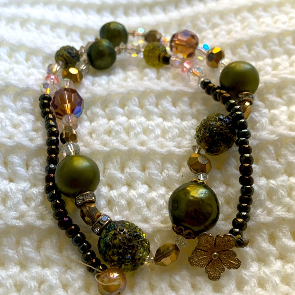 Vintage green beaded necklace with flower clasp.